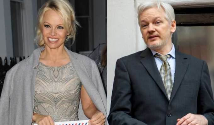 Scrisoare de dragoste pentru Julian Assange de la Pamela Anderson!