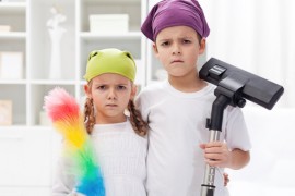 6 motive pentru a-i implica pe copii in treburile casnice!