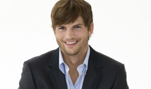 Ashton Kutcher s-a retras in munti si a postit dupa ce a divortat de Demi Moore!