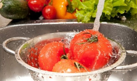 Cele mai bune metode de a indeparta pesticidele din fructe si legume!